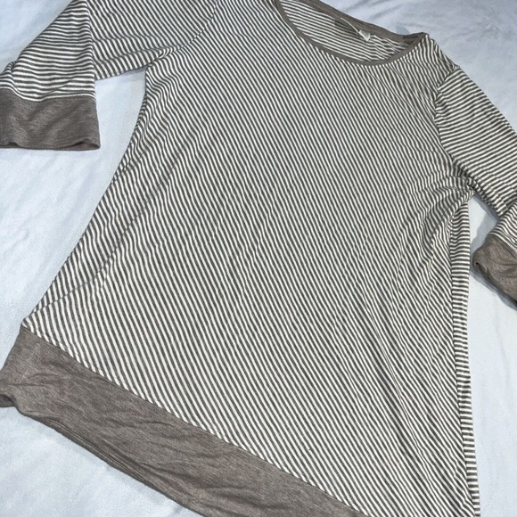 Chicos Sz 2 ZENERGY RETREAT Asymmetrical Tunic - Picture 5 of 11